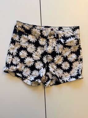 SO Black Daisy Print Women's Shorts